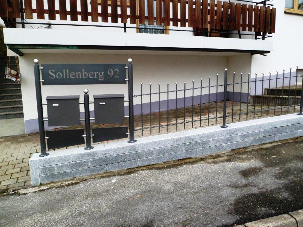 Gartenzaun und Briefkastenanlage